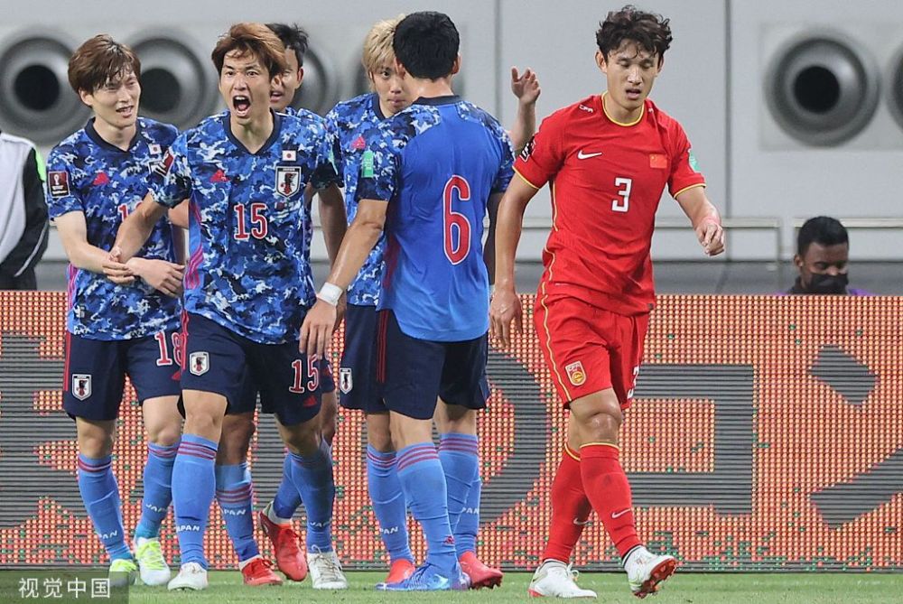 乌迪内斯中场萨马尔季奇今年21岁，合同将在2026到期，本赛季出场17次，贡献2球2助。